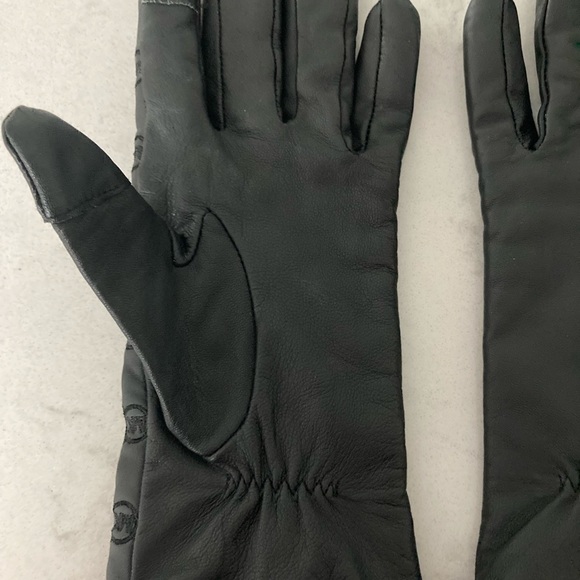 Michael Kors Gloves - Picture 5 of 9